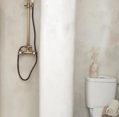 Nomad Surf House Hostal *