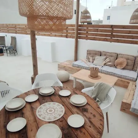 Hostel Nomad Surf House *