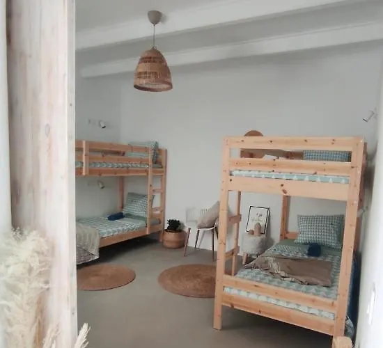 Хостел Nomad Surf House Коральео
