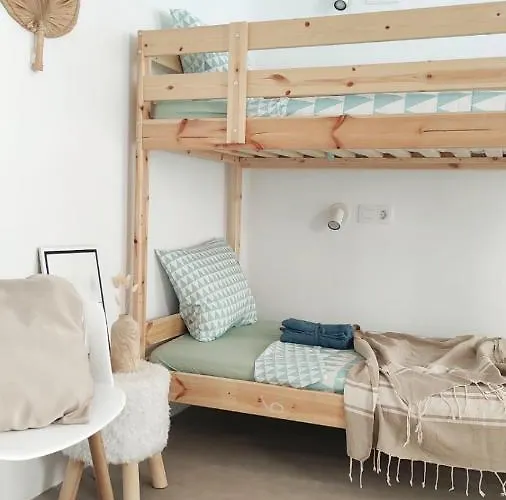 Nomad Surf House Хостел *