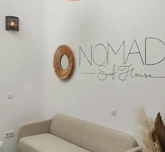 אכסניה Nomad Surf House קורלחו