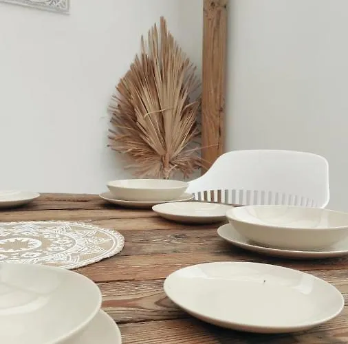 Nomad Surf House * קורלחו