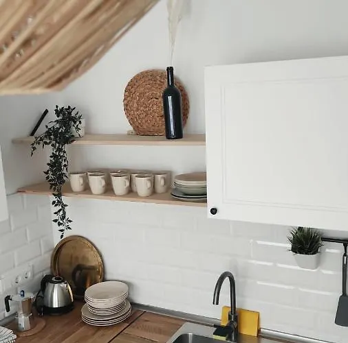 Nomad Surf House קורלחו